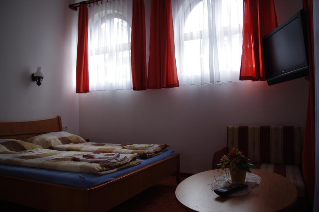 Horváth Kert Vendégház Zirc Zimmer foto
