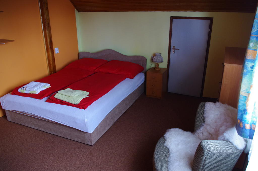 Horváth Kert Vendégház Zirc Zimmer foto